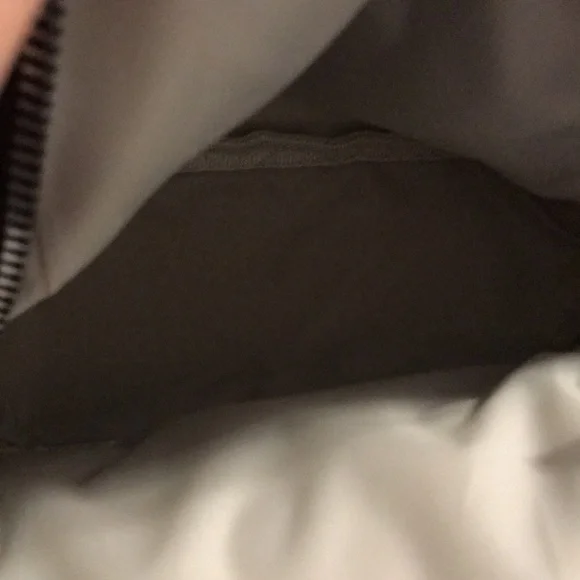 Small silver back pack - Picture 4 of 6